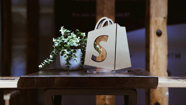 Archivo - Logo de la plataforma de comercio electrónico Shopify.