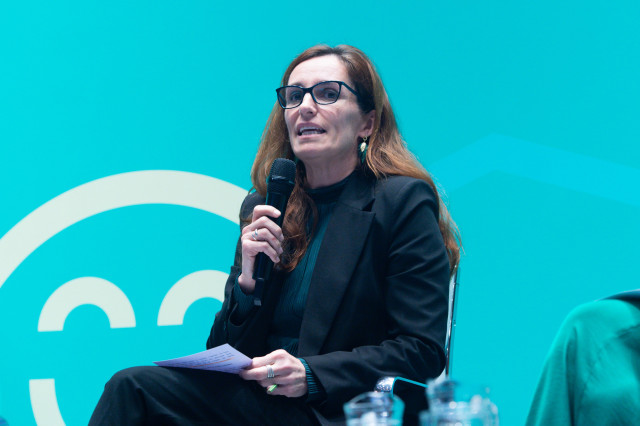 La ministra de Sanidad, Mónica García, durante el acto de presentación del Comisionado de Salud Mental, en la sede del Ministerio, a 17 de abril de 2024, en Madrid (España). Este nuevo órgano del Ministerio de Sanidad, que tiene categoría de subsecretaría