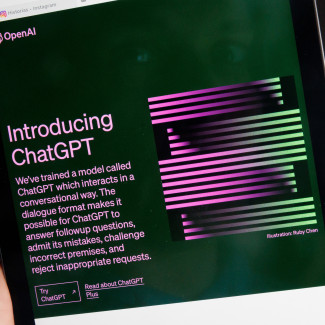 Archivo - La página web de ChatGPt en una tablet, a 14 de abril de 2023, en Madrid (España).