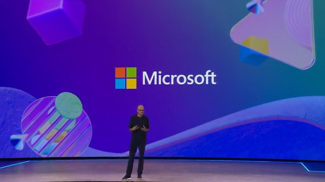 El director ejecutivo de Microsoft, Satya Nadella, en el escenario de Build 2024