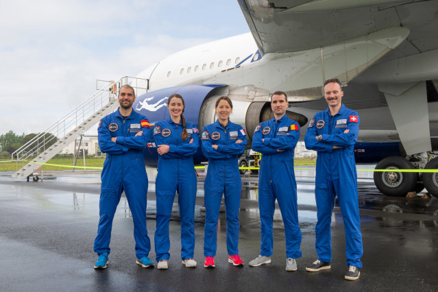 Pablo Álvarez, primero por la izquierda, junto a sus compañeros Sophie Adenot, Rosemary Coogan, Raphaël Liégeois y Marco Sieber
