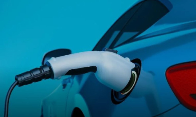 Coche eléctrico en recarga