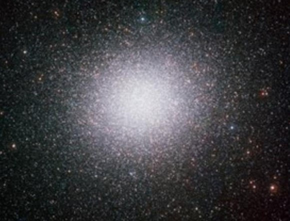 Omega Centauri, un cúmulo globular de la Vía Láctea. Este cúmulo globular podría albergar un agujero negro de masa intermedia.