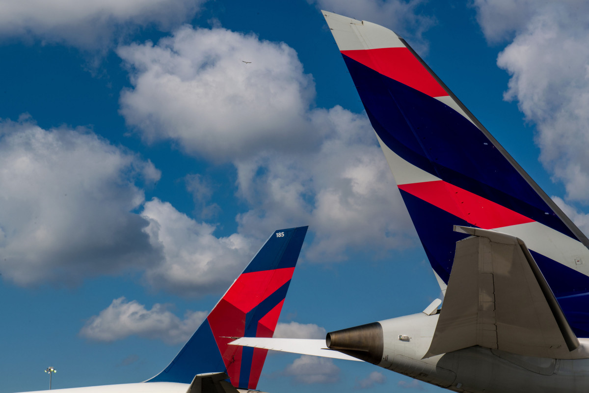 LATAM   Delta 2