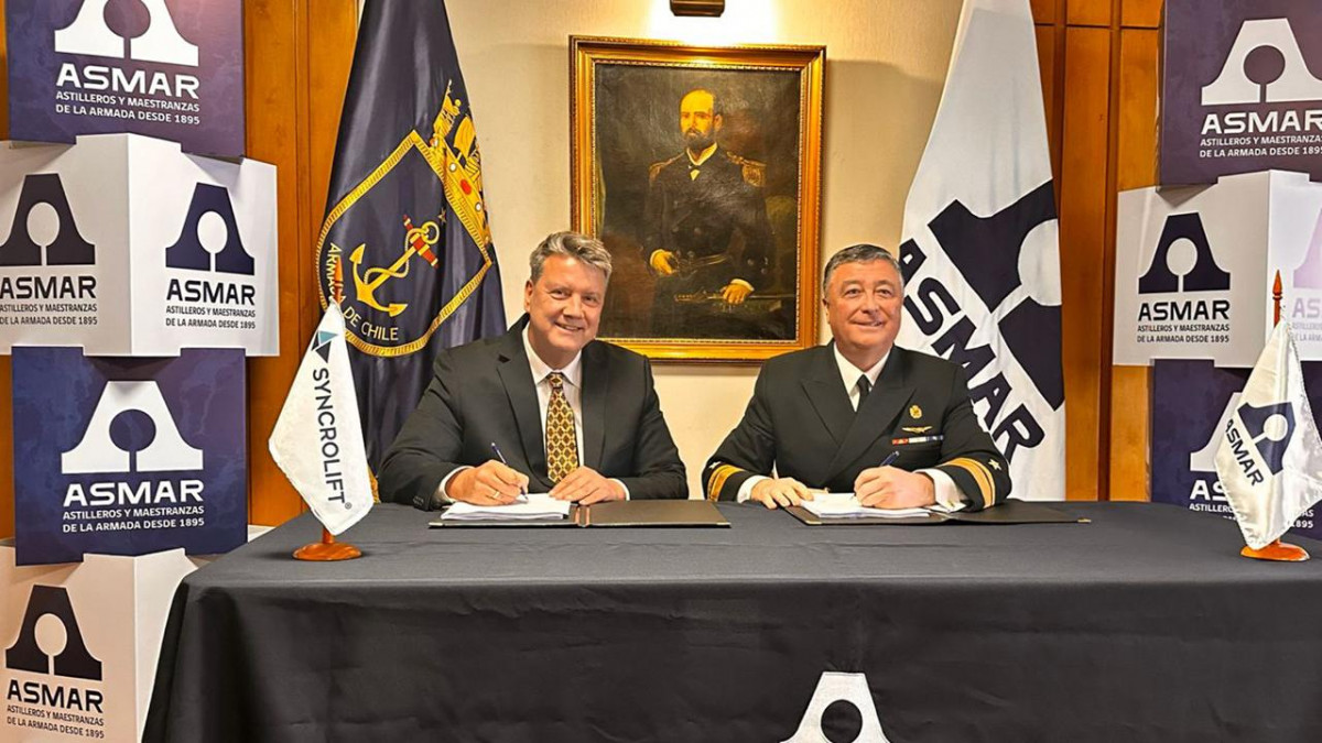 El Gerente General de Syncrolift SA Rolf Atle Tomassen y el Director de ASMAR CA Jaime Sotomayor Bustamante (2)