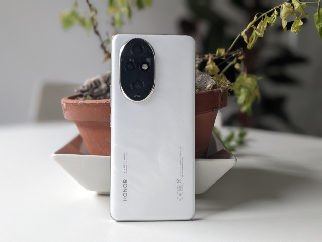 Honor 200 Pro en color blanco