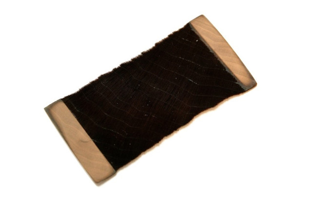 La madera súpernegra desarrollada por UBC evita de forma inherente que la luz se escape en lugar de depender de pigmentos negros