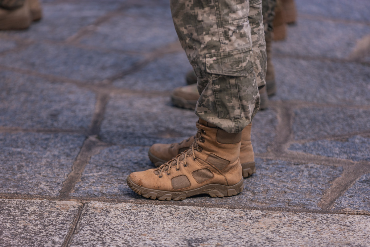 EuropaPress 5780296 detalle botas soldado acto homenaje caidos guerra ucrania academia