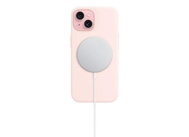 Archivo - IPhone con un cargador Magsafe