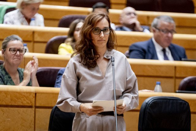 La ministra de Sanidad, Mónica García, durante una sesión plenaria en el Senado, a 10 de septiembre de 2024, en Madrid (España). El Gobierno tiene que enfrentarse hoy, entre otras,  a las preguntas que formulan los grupos políticos sobre la situación que
