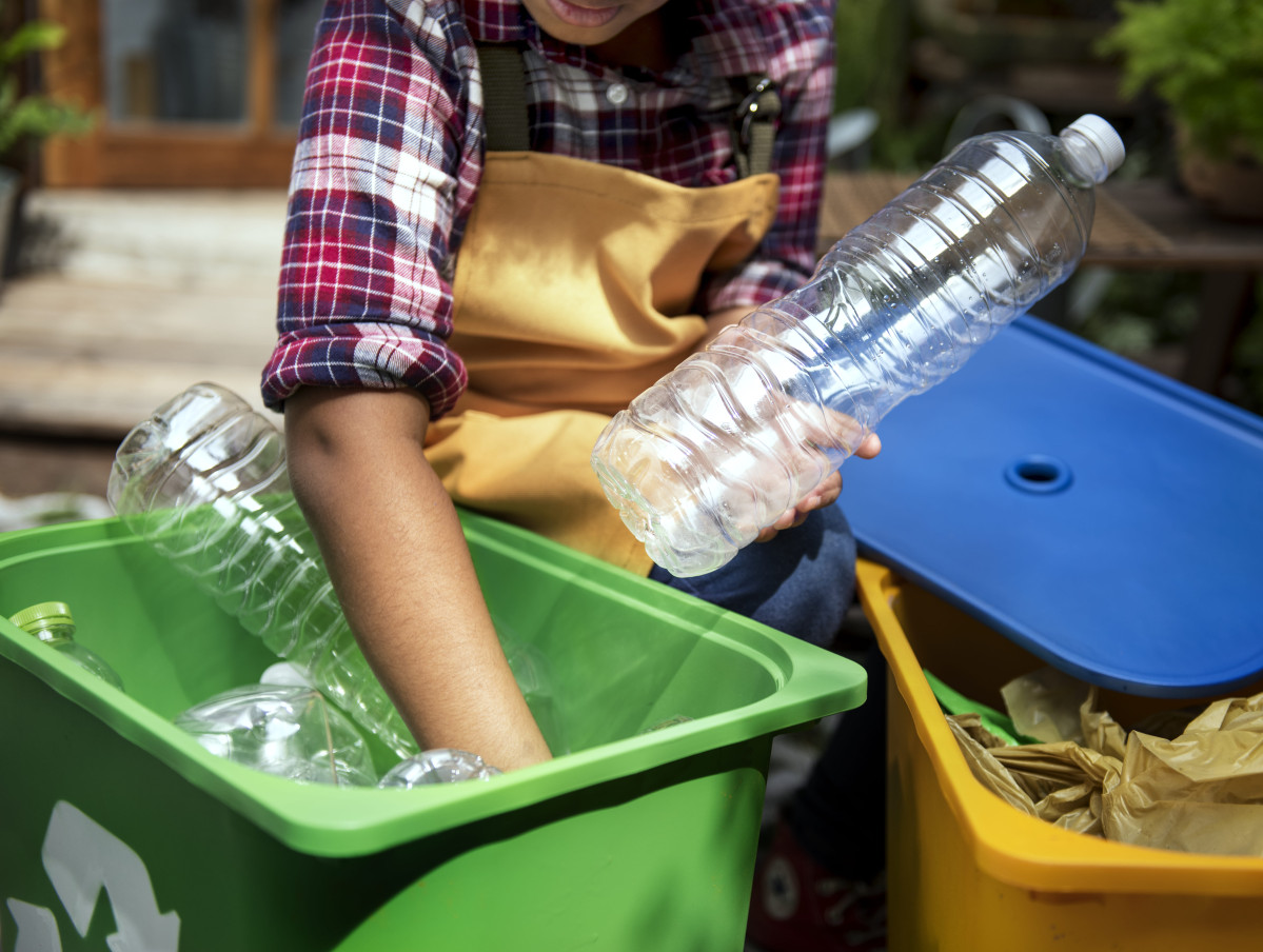 Closeup hands separating plastic bottles (1)