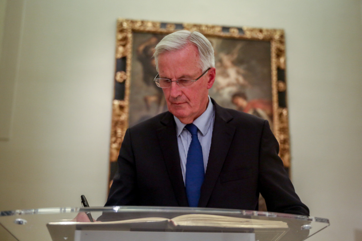 EuropaPress 3973660 excomisario europeo michel barnier firma libro fundacion despues entrevista