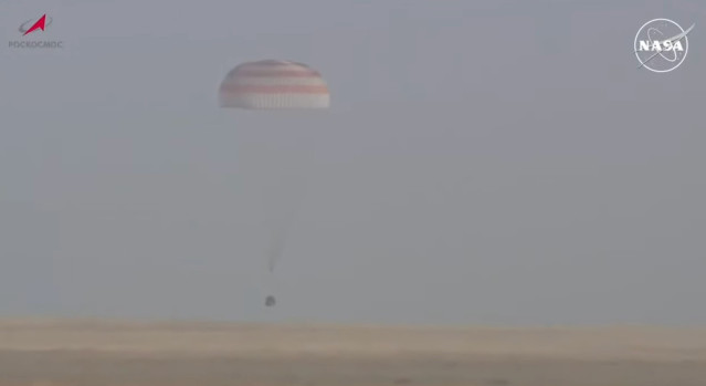 El astronauta de la NASA Tracy C. Dyson, junto con los cosmonautas de Roscosmos Oleg Kononenko y Nikolai Chub, regresan a la Tierra después de completar su misión a la Estación Espacial Internacional.