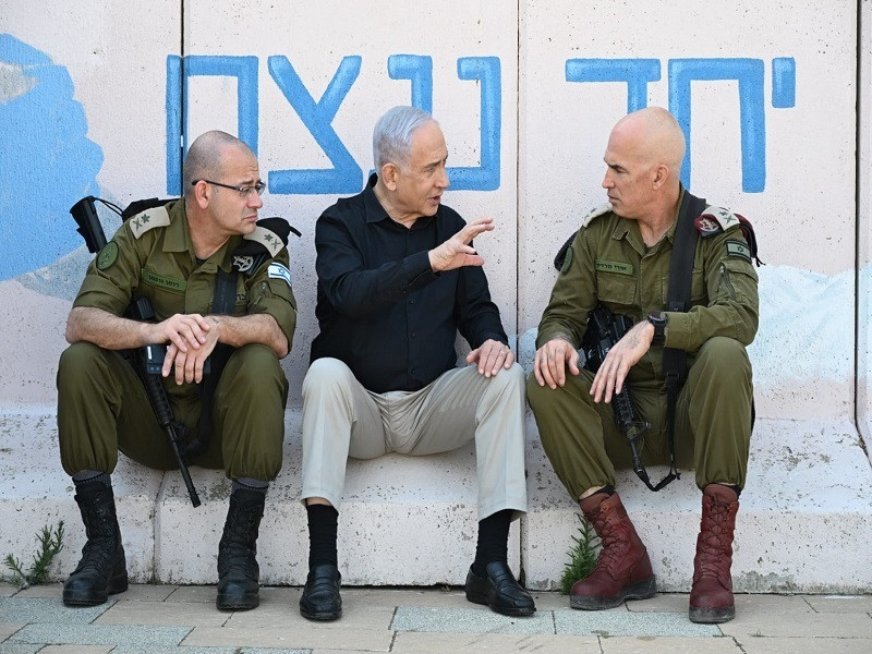 EuropaPress 6260785 primer ministro israeli benjamin netanyahu junto dos altos mandos fuerzas