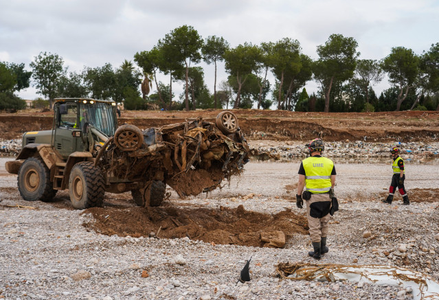 Un equipo de la UME trabaja en el barranco del Poyo, a 4 de noviembre de 2024, en Godelleta, Valencia, Comunidad Valenciana (España). La DANA ha dejado, por el momento, 210 víctimas mortales en Valencia, con pueblos devastados, restricciones de movilidad