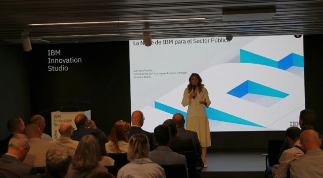 Celebración del evento de IBM sobre la nube híbrida y el sector público