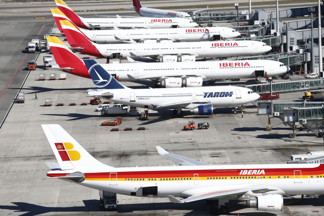Archivo - Avión de Tarom en Barajas.