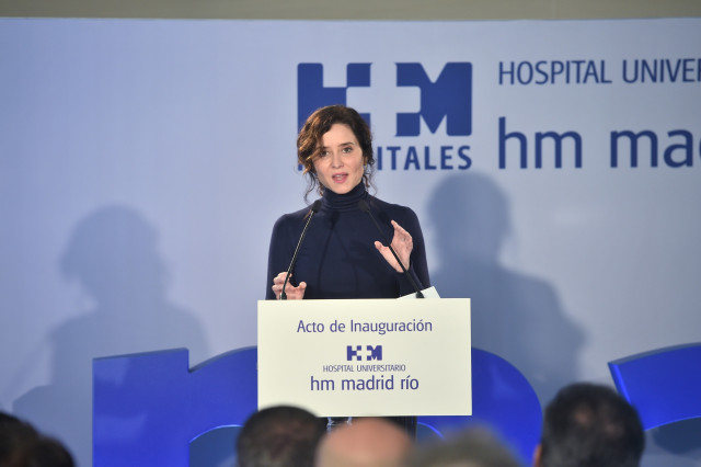 La presidenta de la Comunidad de Madrid, Isabel Díaz Ayuso, participa en el acto inaugural del Hospital Universitario HM Madrid Río, a 14 de noviembre de 2024, en Madrid (España). El nuevo hospital cuenta con una inversión de 55 millones de euros, y tiene