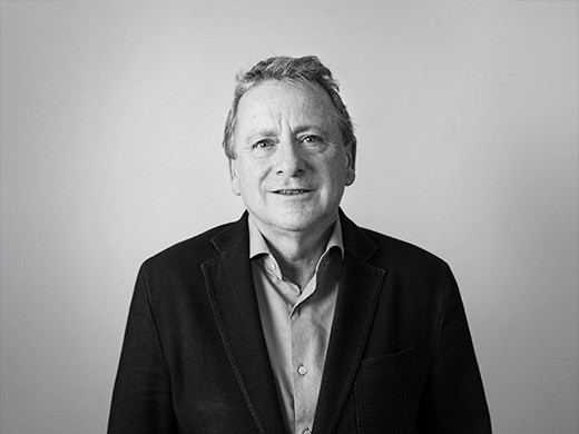 Director Esteban Halcartegarai