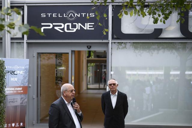 Archivo - CEO of Stellantis, Carlos Tavares and CEO of Alfa Romeo, Jean Philippe Imparato speech during the Stellantis ProOne Hub Opening 17, 2024.