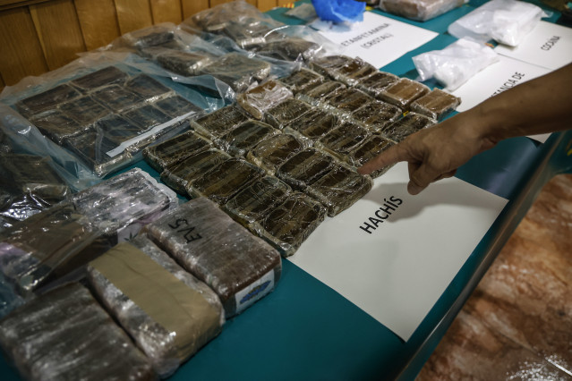Archivo - Paquetes de hachís de la operación Krolik, relacionada con el tráfico de drogas, en la comandancia de la Guardia Civil, a 2 de noviembre de 2022, en Valencia, Comunidad Valenciana (España). El Juzgado de Primera Instancia e Instrucción Número 2