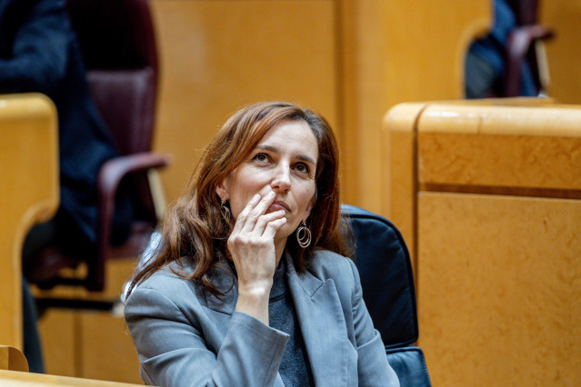 La ministra de sanidad, Mónica García, durante una sesión de control al Gobierno, en el Senado, a 17 de diciembre de 2024, en Madrid (España). El Gobierno se enfrenta a una nueva Sesión de Control en la cámara del Senado donde responderá a las dudas sobre