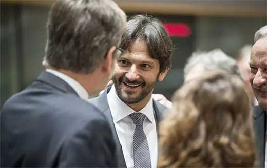 El ministro de Defensa 