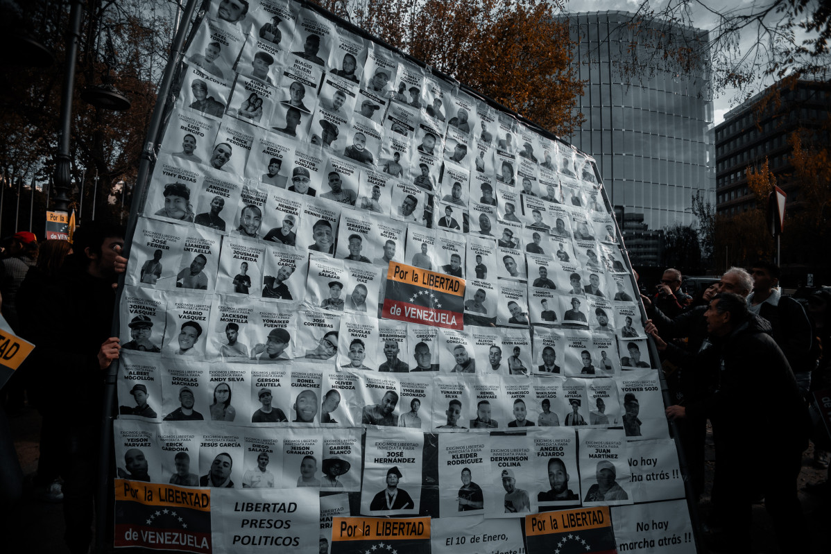 EuropaPress 6378556 cartel protesta fotografias manifestacion venezolanos madrid frente