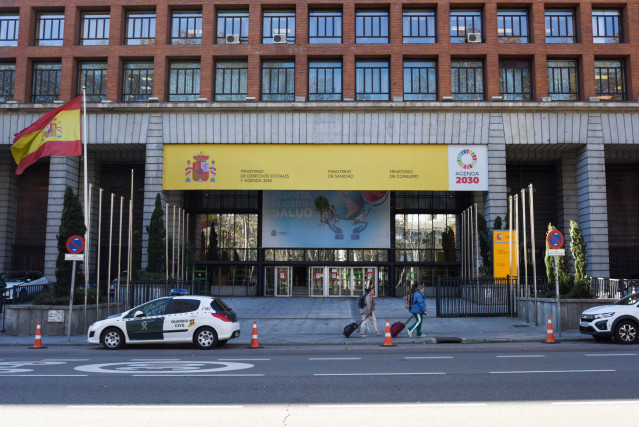 Archivo - Fachada de la sede del Ministerio de Sanidad, a 5 de enero de 2024, en Madrid (España). La Casa Sindical es un edificio ubicado en el Paseo del Prado en Madrid. Es la sede tradicional del Ministerio de Sanidad. Recientemente, también alberga al