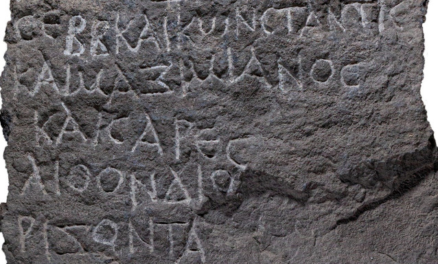 Detalle de la estela administrativa romana excavada en Israel