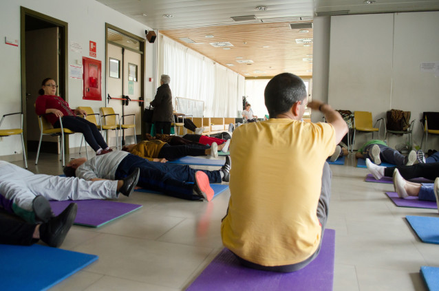 Archivo - Jubilados haciendo gimnasia, personas mayores, jubilado, centro de mayores, actividades para mayores, actividad, envejecimiento activo, clases para mayores, ancianos, rehabilitación
