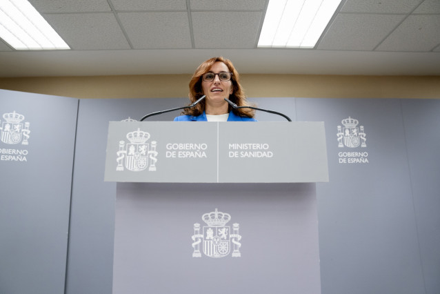 La ministra de Sanidad, Mónica García, durante una rueda de prensa,  tras la reunión del ámbito para abordar el Anteproyecto de Ley del Estatuto Marco, en la sede del Ministerio, a 22 de enero de 2025, en Madrid (España). El ministerio de Sanidad y los si