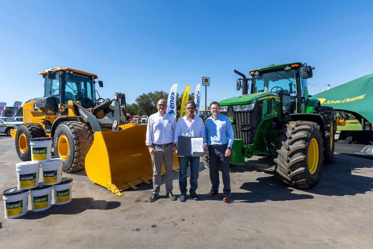 Marcos Rathke, responsable de Postventa John Deer  Carlos Fabres, gerente general de Salfa  Álvaro Ruiz, gerente comercial de Enex (1)