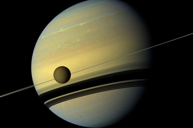 SwRI estudió Titán, la luna de Saturno, para evaluar su tasa de disipación de marea, la energía que se pierde mientras orbita el planeta anillado con su enorme fuerza gravitacional.