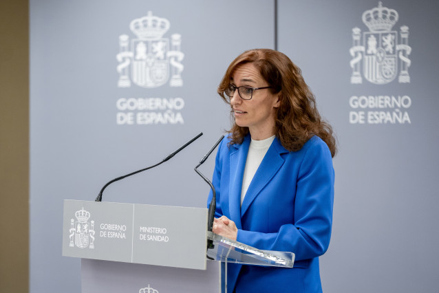 La ministra de Sanidad, Mónica García, durante una rueda de prensa,  tras la reunión del ámbito para abordar el Anteproyecto de Ley del Estatuto Marco, en la sede del Ministerio, a 22 de enero de 2025, en Madrid (España). El ministerio de Sanidad y los si