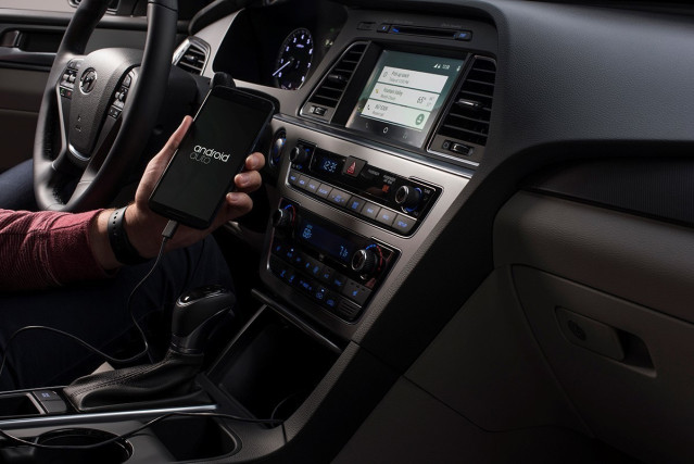Archivo - El Tribunal de Justicia de la UE consifera que es un abuso que Android Auto no permita apps de terceros.