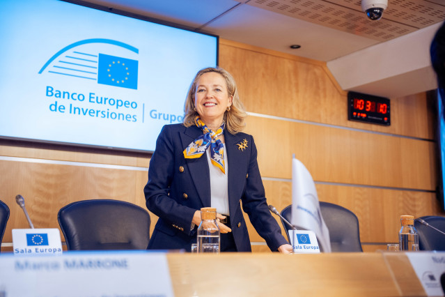 La presidenta del Banco Europeo de Inversiones (BEI), Nadia Calviño, presenta en una rueda de prensa los resultados anuales del Grupo BEI en España (2024), en la Comisión Europea de Madrid, a 19 de febrero de 2025, en Madrid (España). Calviño ha alertado