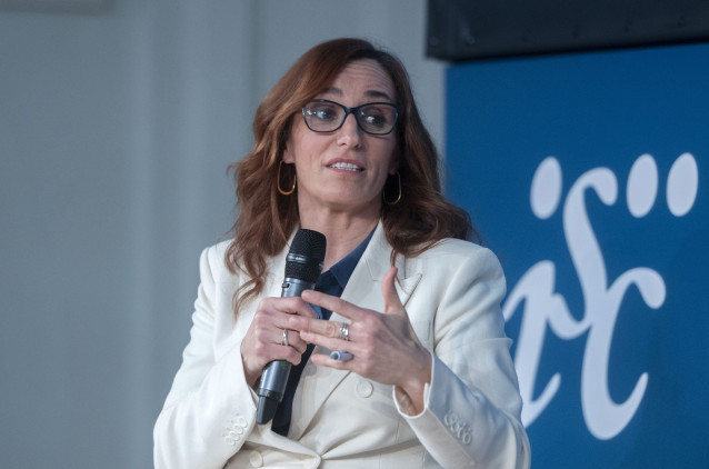 La ministra de Sanidad, Mónica García, mantiene un diálogo en el evento: '5 años después: memoria, aprendizaje y futuro de la COVID-19’’, en la sede del Instituto Carlos III, a 14 de marzo de 2025, en Madrid (España). La jornada busca reflexionar sobre la