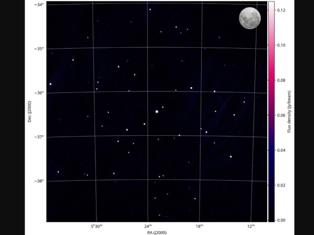 La primera imagen de una versión inicial del telescopio SKA-Low del Observatorio SKA, que actualmente se encuentra en construcción en Wajarri Yamaji Country, en Australia Occidental.