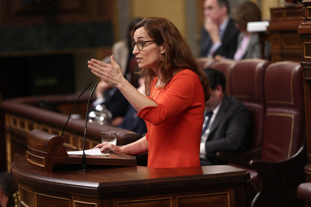 La ministra de Sanidad, Mónica García, interviene durante una sesión plenaria en el Congreso de los Diputados, a 20 de marzo de 2025, en Madrid (España). PP, Vox, Junts y PNV pueden finiquitar la protección del lobo al norte del Duero en el Congreso de lo