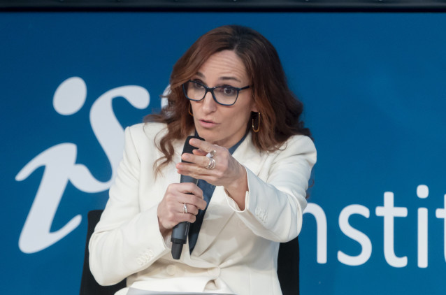 La ministra de Sanidad, Mónica García, mantiene un diálogo en el evento: '5 años después: memoria, aprendizaje y futuro de la COVID-19’’, en la sede del Instituto Carlos III, a 14 de marzo de 2025, en Madrid (España). La jornada busca reflexionar sobre la
