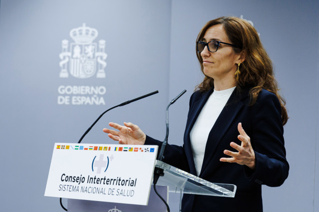 Archivo - La ministra de sanidad, Mónica García, durante el pleno del Consejo Interterritorial del Sistema Nacional de Salud (CISNS), en la sede del Ministerio de Sanidad, a 16 de diciembre de 2024, en Madrid (España).