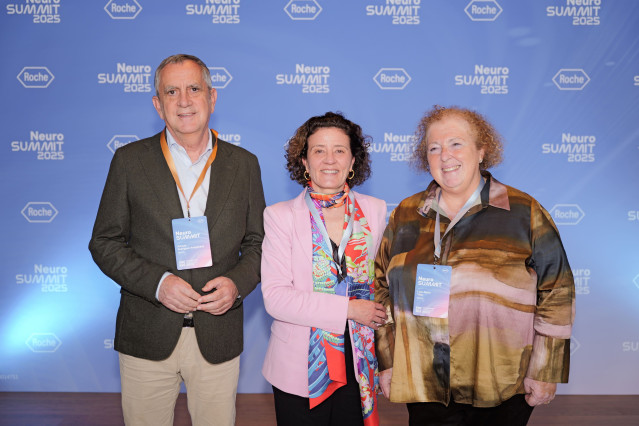 Alfredo Rodríguez-Antigüedad, del Hospital Universitario de Cruces de Bizkaia; Dra. Mariluz Amador, de Roche España; Dra. Luisa María Villar Guimerans,  del Hospital Universitario Ramón y Cajal de Madrid