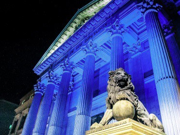 Congreso de los Diputados se tiñe de azul por el Día del Autismo, que se celebra cada 2 de abril