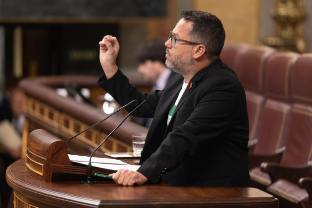 El representante del Parlamento de Andalucía, José Ignacio García, durante una sesión plenaria en el Congreso de los Diputados, a 8 de abril de 2025, en Madrid (España). El Pleno del Congreso de los Diputados debate y vota hoy la toma en consideración de