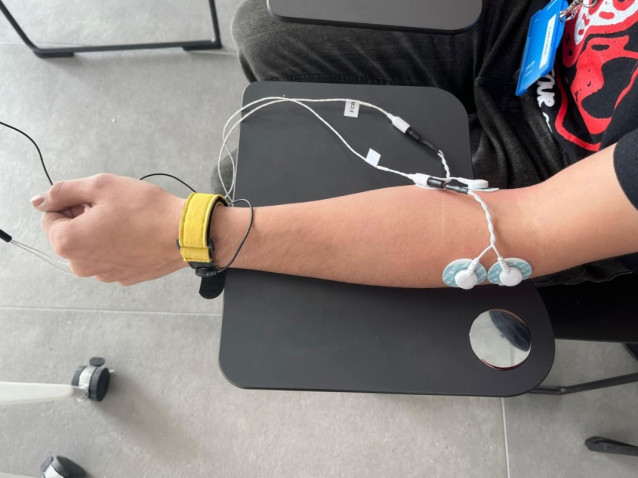 Una terapia experimental de estimulación eléctrica periférica puede reducir el temblor de los pacientes de Parkinson