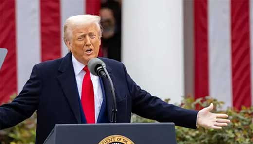 Trump acusa