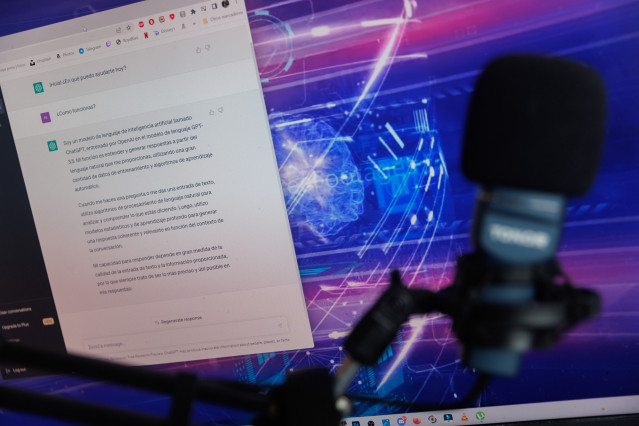 Archivo - Una pestaña de la página web de ChatGPt en un ordenador