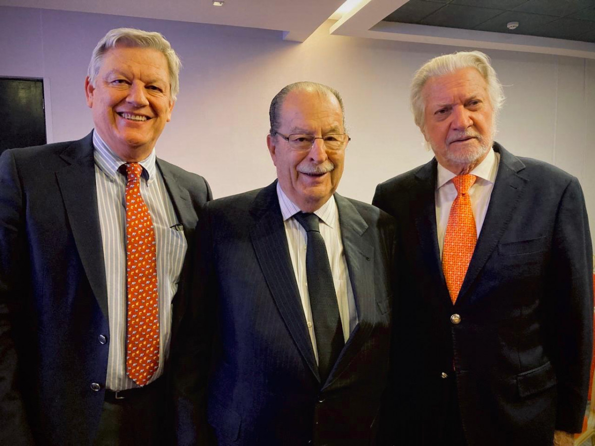 Gonzalo Cruz, gerente de AGIP, Vasco Costa, presidente AGIP, y embajador Pablo Cabrera