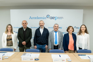 Foto de familia presentación del manifiesto por el derecho de los niños a ser atendidos por pediatras y enfermeras pediátricas en Atención Primaria.